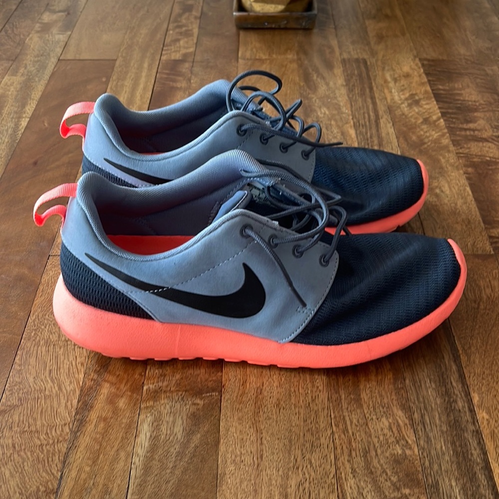 Nike Roshe Run **Rare Color**